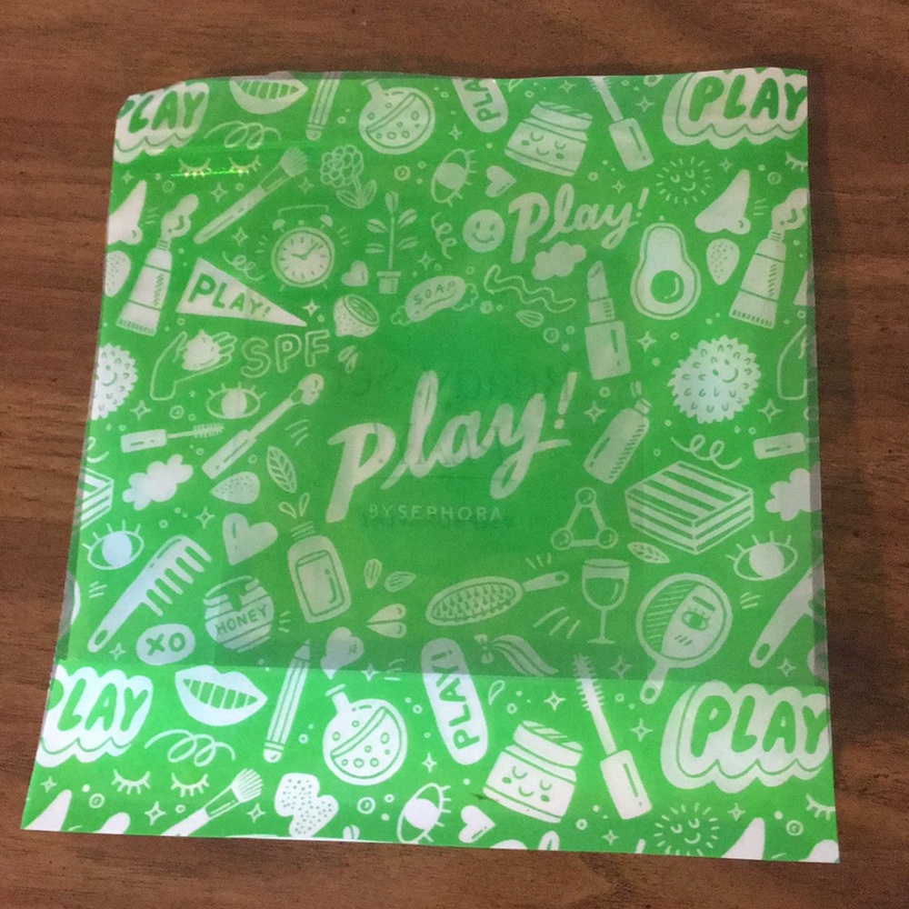 Zip up makeup bag.